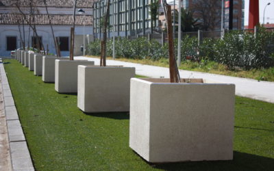 Jardinera cúbica de hormigón medidas 90x90x80 cm